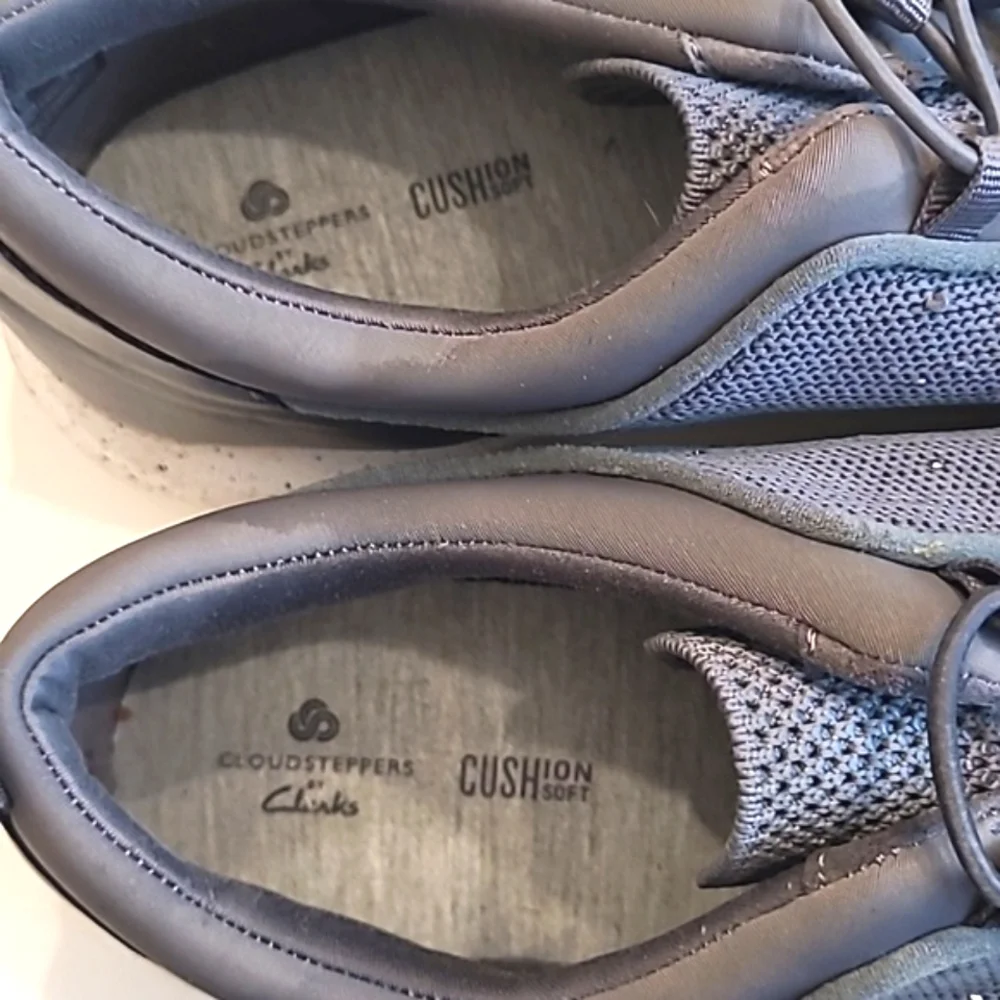 Clarks Nova Step Sneaker Pull On Moisture Wicking Bungee Laces Stretchy Low Top
